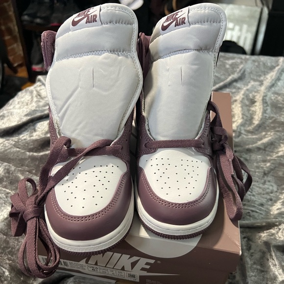Nike air Jordan 1 retro high OG white/ mauve 6.5Y =8 in women’s - Picture 6 of 9